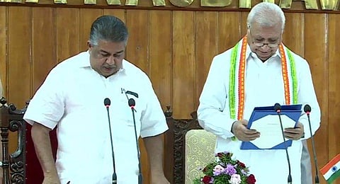 സജി ചെറിയാന്‍ സത്യപ്രതിജ്ഞ ചെയ്യുന്നു/ ഫെയ്സ്ബുക്ക്