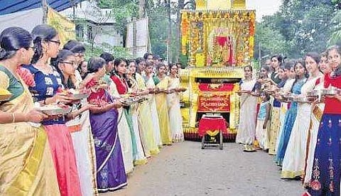 തിരുവൈരാണിക്കുളം ക്ഷേത്രത്തിലേക്കുള്ള തിരുവാഭരണ ഘോഷയാത്ര, ഫയൽ