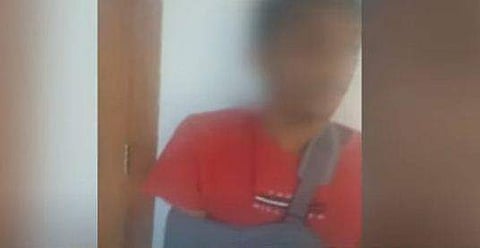 മര്‍ദ്ദനമേറ്റ കുട്ടി/ ടിവി ദൃശ്യം