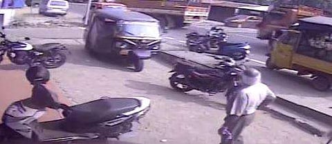 ഒറ്റപ്പാലത്ത് നടന്ന അപകടത്തിന്റെ ദൃശ്യം, സ്‌ക്രീന്‍ഷോട്ട്