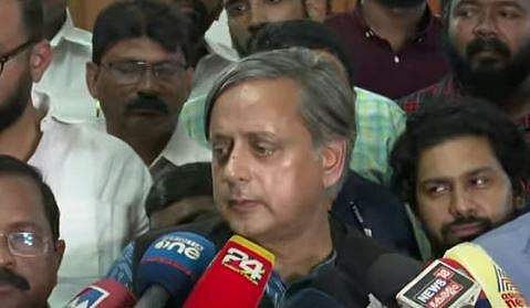 ശശി തരൂര്‍ മാധ്യമങ്ങളോട്, സക്രീന്‍ഷോട്ട്