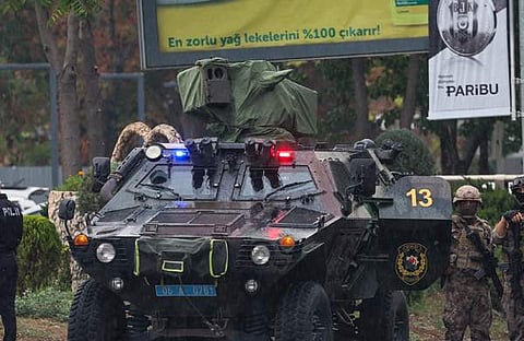 സ്‌ഫോടനത്തിന് പിന്നാലെ പാര്‍ലമെന്റിന് മുന്നില്‍ സുരക്ഷ സേന അണിനിരന്നപ്പോള്‍/ എഎഫ്പി