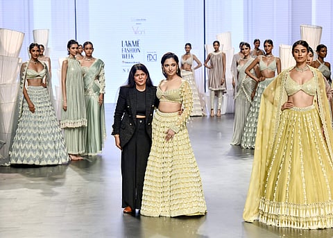 ന്യൂഡൽഹിയിൽ‌ വെച്ച് നടന്ന ലക്മെ ഫാഷൻ വീക്കിൽ തിളങ്ങി താരങ്ങൾ
