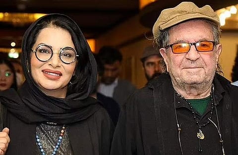 ഭാര്യ വഹീദ മൊഹമ്മദീഫാറിനൊപ്പം ദാരിയുഷ് മെഹര്‍ജുയി