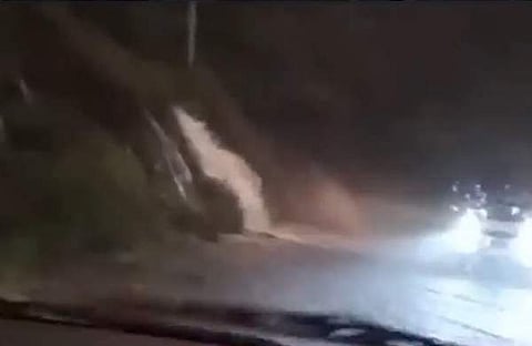 നേര്യമംഗലം-വാളറ റോഡിൽ മലവെള്ളപ്പാച്ചിൽ/ ടെലിവിഷൻ സ്ക്രീൻഷോട്ട്