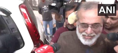 പ്രബിര്‍ പുരകയസ്തയെ ഡല്‍ഹി പൊലീസ് കസ്റ്റഡിയിലെടുക്കുന്നു/എഎന്‍ഐ വീഡിയോ സ്‌ക്രീന്‍ഷോട്ട്