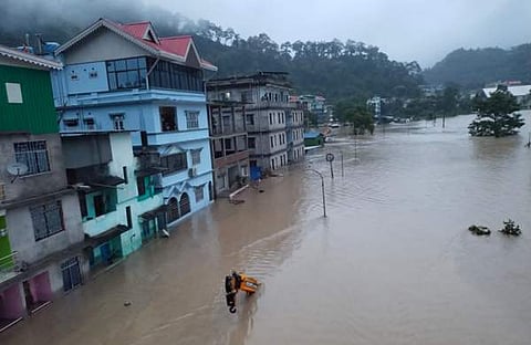 സിക്കിമില്‍ പ്രളയത്തില്‍ താഴ്ന്ന പ്രദേശങ്ങള്‍ വെള്ളത്തിലായപ്പോള്‍, എഎന്‍ഐ