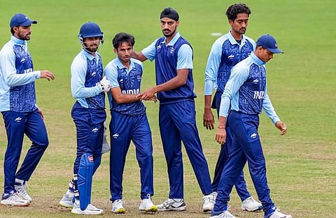 വിക്കറ്റ് നേട്ടം ആഘോഷിക്കുന്ന ഇന്ത്യൻ ടീം/ പിടിഐ