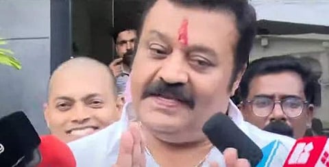 സുരേഷ് ഗോപി മാധ്യമങ്ങളോട് പ്രതികരിക്കാതെ മടങ്ങുന്നു/ ടെലിവിഷന്‍ ചിത്രം