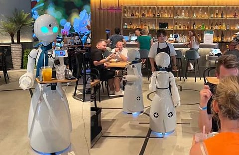 ഡോൺ അവതാർ റോബോട്ട് കഫേ/ വി‍ഡിയോ സ്ക്രീൻഷോട്ട്