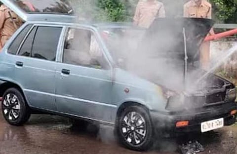 കോഴിക്കോട് കാറിന് തീപിടിച്ചപ്പോൾ, ടിവി ദൃശ്യം