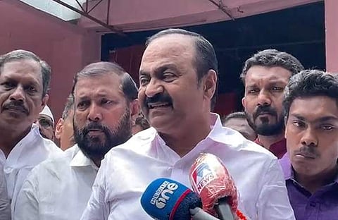 വിഡി സതീശൻ മാധ്യമങ്ങളോട് സംസാരിക്കുന്നു/ ഫെയ്സ്ബുക്ക്