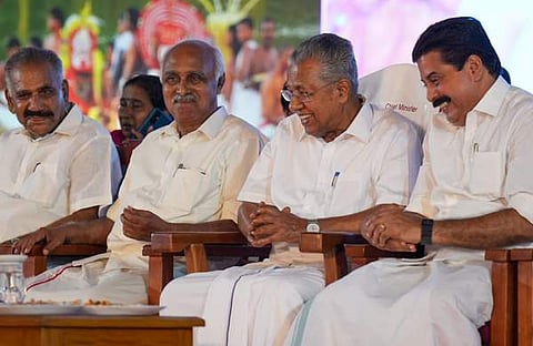 മുഖ്യമന്ത്രിയും മന്ത്രിമാരും നവകേരള സദസിൽ, ഫെയ്സ്ബുക്ക്