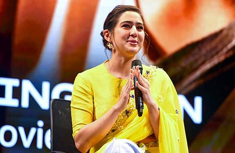 ​ഗോവയിൽ നടക്കുന്ന 54ാം ചലച്ചിത്ര മേളയിൽ സംസാരിക്കുന്ന സാറാ അലി ഖാൻ/ ചിത്രം: പിടിഐ