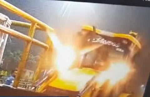 ജെസിബി വാളയാർ ടോൾ കടക്കുന്നതിന്റെ സിസിടിവി ദൃശ്യങ്ങൾ