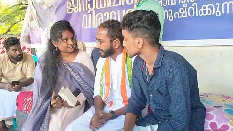 കെഎസ്‌യു നേതാവ് അലോഷ്യസ് സേവ്യറിന്റെ നിരാഹാര സമരത്തില്‍നിന്ന്/വിഡിയോ ദൃശ്യം