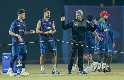 മുൻ ഇന്ത്യൻ താരവും നിലവിൽ അഫ്​ഗാൻ ടീം മെന്ററുമായ അജയ് ജ‍ഡേജ താരങ്ങൾക്കൊപ്പം പരിശീലനത്തിനിടെ/ പിടിഐ