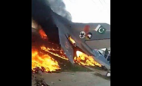 വിമാനങ്ങള്‍ കത്തുന്നതിന്റെ വിഡിയോ ദൃശ്യം