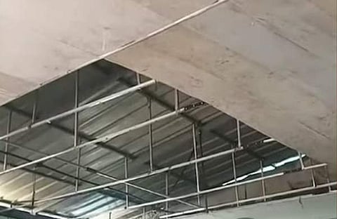 സാമൂഹികാരോഗ്യകേന്ദ്രത്തിന്റെ സീലിങ് അടര്‍ന്നുവീണ നിലയില്‍, ടിവി ദൃശ്യം