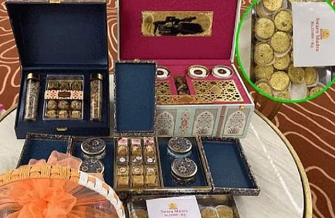 സ്വര്‍ണ മുദ്ര, എക്സ്