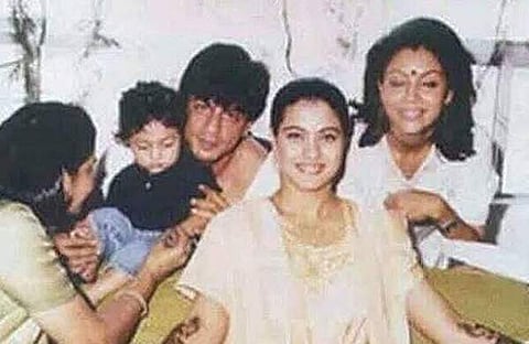 ഷാരൂഖ് ഖാൻ, കജോൾ, ​ഗൗരി ഖാൻ, ആര്യൻ/ എക്‌സ്