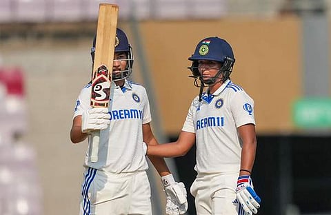 അർധ സെഞ്ച്വറി നേടിയ യാസ്തിക ഭാട്ടിയ, സമീപം ഹർമൻ പ്രീത്/ പിടിഐ