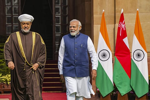 ഒമാന്‍ സുല്‍ത്താന്‍ ഹൈതം ബിന്‍ താരിഖിനൊപ്പം പ്രധാനമന്ത്രി നന്ദ്രേ മോദി/പിടിഐ