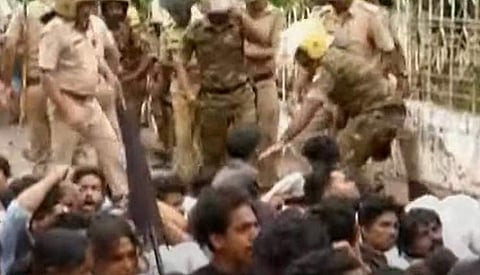 കാലിക്കറ്റ് യൂണിവേഴ്‌സിറ്റിയിലെ എസ്എഫ്‌ഐ പ്രതിഷേധം