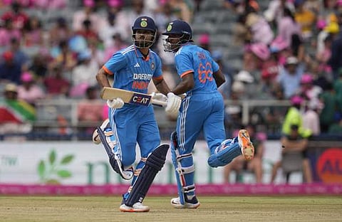 ശ്രേയസ്, സായ് സുദർശൻ ബാറ്റിങിനിടെ/ പിടിഐ