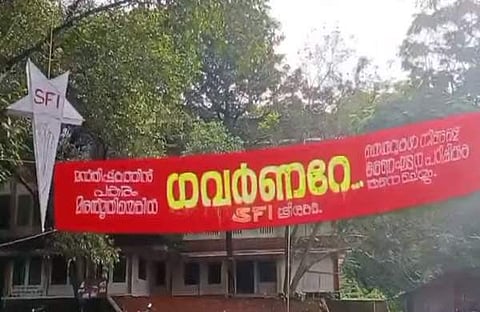 എസ്എഫ്ഐയുടെ ബാനർ/ ടിവി ദൃശ്യം