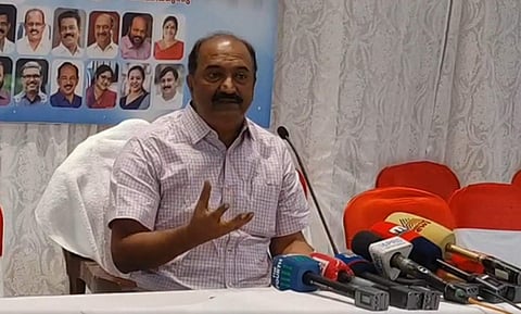 കെഎന്‍ ബാലഗോപാല്‍ പാലക്കാട് മാധ്യമങ്ങളെ കാണുന്നു