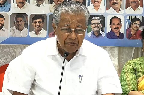 മുഖ്യമന്ത്രി പാലക്കാട് മാധ്യമങ്ങളെ കാണുന്നു