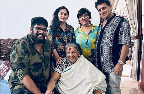 ഷാജി കൈലാസിനും ആനിക്കും ആൽവിൻ ആന്റണിക്കുമൊപ്പം/ ഫെയ്സ്ബുക്ക്