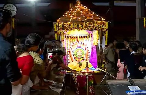 ആറന്മുള ക്ഷേത്രത്തിൽ നിന്നും തങ്ക അങ്കി ഘോഷയാത്ര പുറപ്പെട്ടു/ ടെലിവിഷൻ സ്ക്രീൻഷോട്ട്