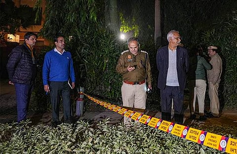 ഇസ്രയേല്‍ എംബസിക്ക് സമീപം പരിശോധന നടത്തുന്ന പൊലീസ് സംഘം /പിടിഐ