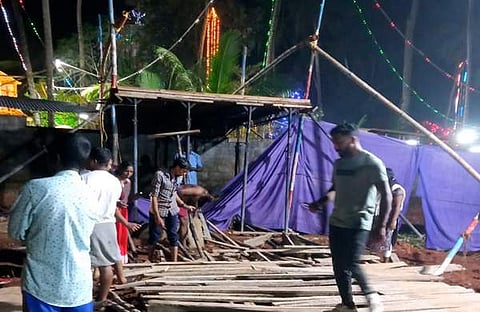 നെയ്യാറ്റിൻകരയിൽ മരപ്പാലം തകർന്ന നിലയിൽ/ പിടിഐ