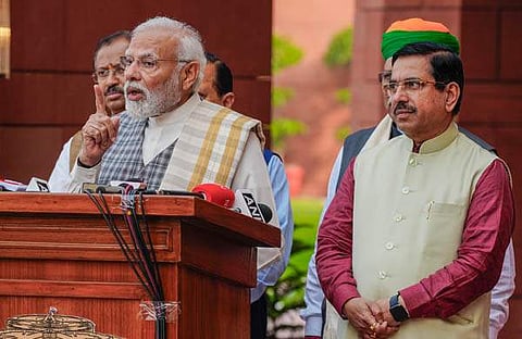 പ്രധാനമന്ത്രി മാധ്യമങ്ങളോടു സംസാരിക്കുന്നു / പിടിഐ