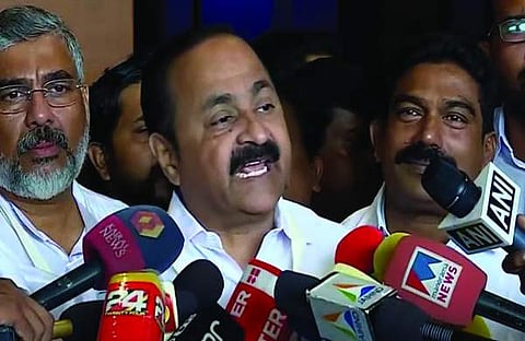 വിഡി സതീശൻ മാധ്യമങ്ങളോട് സംസാരിക്കുന്നു/ ടിവിദൃശ്യം