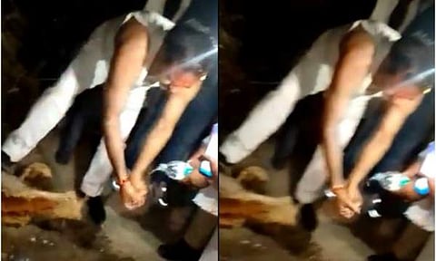 ബ്രജേന്ദ്ര സിങ് യാദവിന് നേരെ പൊടിയെറിഞ്ഞു / ചിത്രം സ്‌ക്രീൻഷോട്ട്