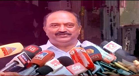 ധനമന്ത്രി മാധ്യമങ്ങളോട് സംസാരിക്കുന്നു/ ടിവി ദൃശ്യം