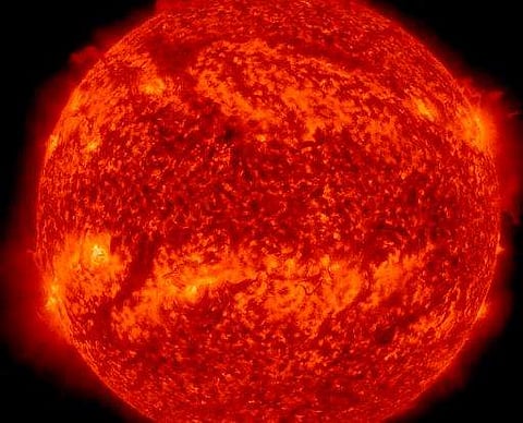 സൂര്യന്റെ വടക്കന്‍ ധ്രുവത്തില്‍ കാണുന്ന ഉയര്‍ന്ന തോതിലുള്ള സൗരജ്വാലകളുടെ ദൃശ്യം