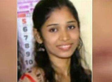 ഗ്രൈന്‍ഡറില്‍ ഷാള്‍ കുടുങ്ങി മരിച്ച യുവതി