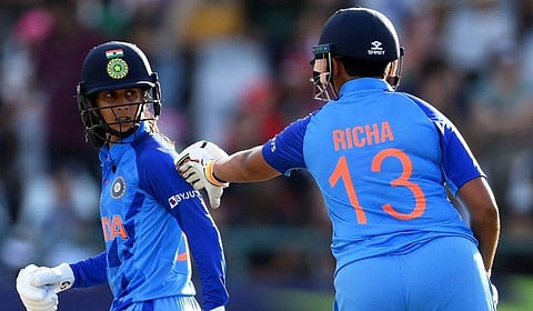 ഇന്ത്യൻ വിജയം ആഘോഷിക്കുന്ന ജെമീമയും റിച്ചയും/ ചിത്രം; ഐസിസി ട്വിറ്റർ