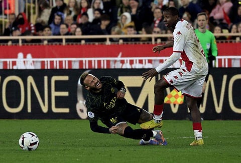 മുഹമ്മദ് കമാറയുടെ ഫൗളിൽ വീഴുന്ന നെയ്മർ/ എഎഫ്പി