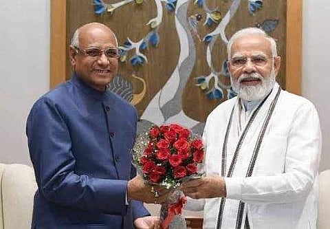 പ്രധാനമന്ത്രിക്കൊപ്പം രമേഷ് ബയ്‌സ്‌/ ട്വിറ്റര്‍