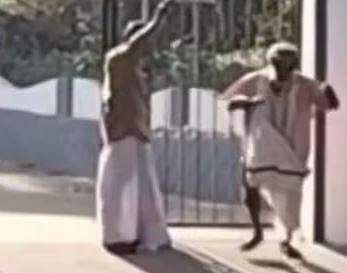 വയോധികനെ മര്‍ദ്ദിക്കുന്ന ദൃശ്യം