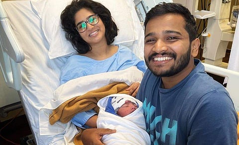 ബേസിൽ ജോസഫ് ഭാര്യ എലിസബത്തിനും മകൾക്കുമൊപ്പം/ ചിത്രം; ഫെയ്സ്ബുക്ക്