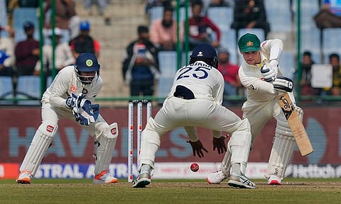 ഡല്‍ഹി ടെസ്റ്റില്‍ പീറ്റര്‍ ഹാന്‍ഡ്‌കോംബിന്റെ ബാറ്റിങ്ങ് / പിടിഐ