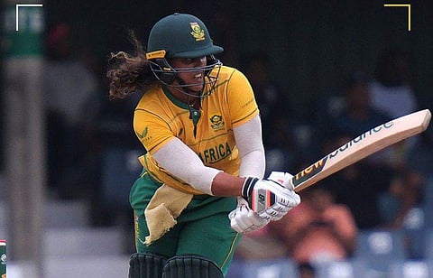 ക്ലോ ട്രിയോണ്‍/ ട്വിറ്റർ