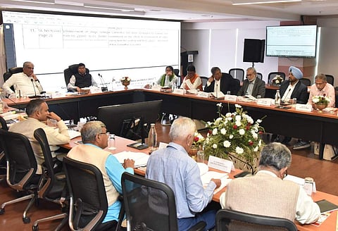 കേന്ദ്ര തൊഴിൽ മന്ത്രി ഭൂപേന്ദ്ര യാദവിന്റെ അധ്യക്ഷതയിൽ ചണ്ഡീഗഢിൽ നടന്ന ഇഎസ്ഐ കോർപറേഷൻ യോഗം/ ട്വിറ്റർ